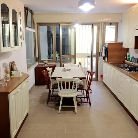 A Due Passi Dal Mare B&B