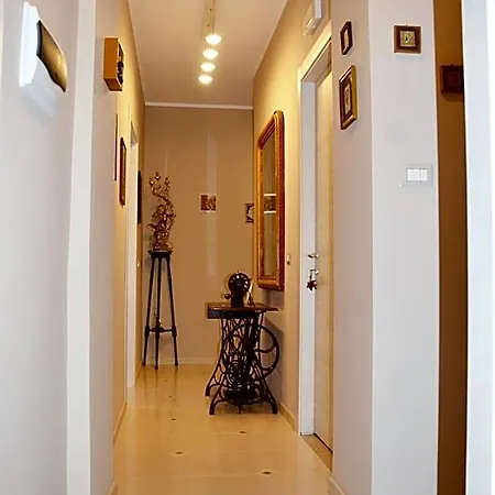 A Due Passi Dal Mare Bed & Breakfast 4*