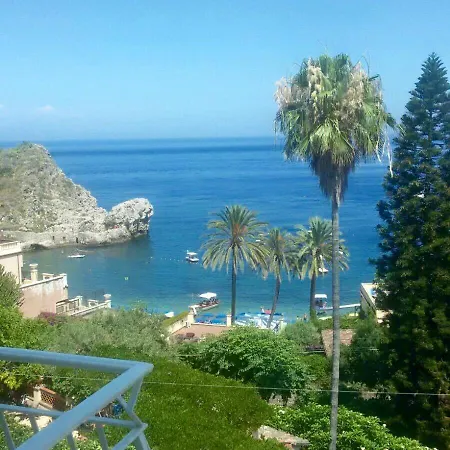 A Due Passi Dal Mare Bed and breakfast 4*