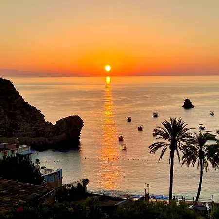 A Due Passi Dal Mare Bed & Breakfast 4*