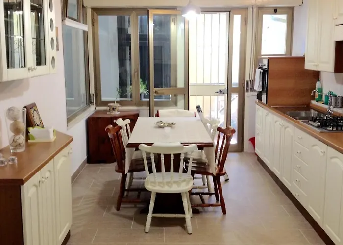 A Due Passi Dal Mare B&B