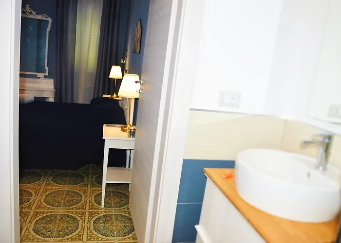 A Due Passi Dal Mare טאורמינה