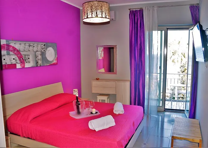 A Due Passi Dal Mare טאורמינה