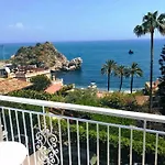 A Due Passi Dal Mare Bed & Breakfast