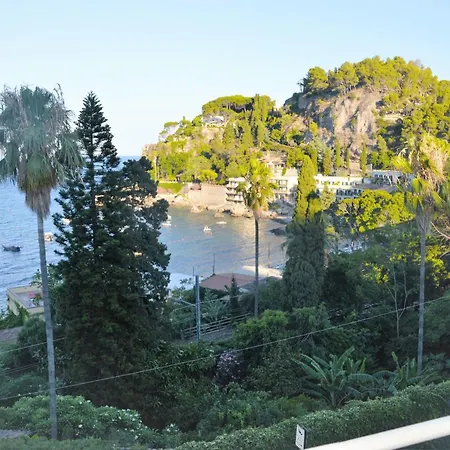 A Due Passi Dal Mare Bed and Breakfast 3*