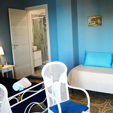 A Due Passi Dal Mare 4* تاورمينا