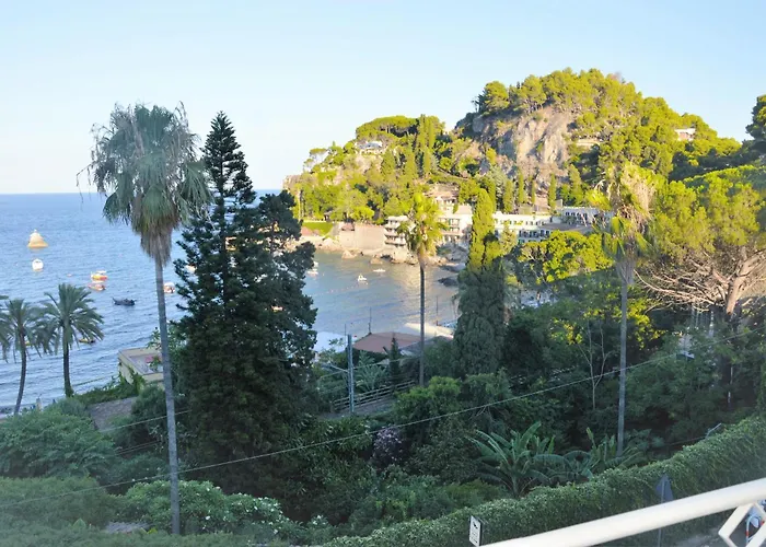 A Due Passi Dal Mare Bed and Breakfast 3*