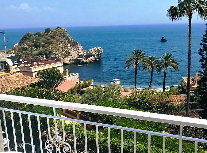 A Due Passi Dal Mare Bed and Breakfast